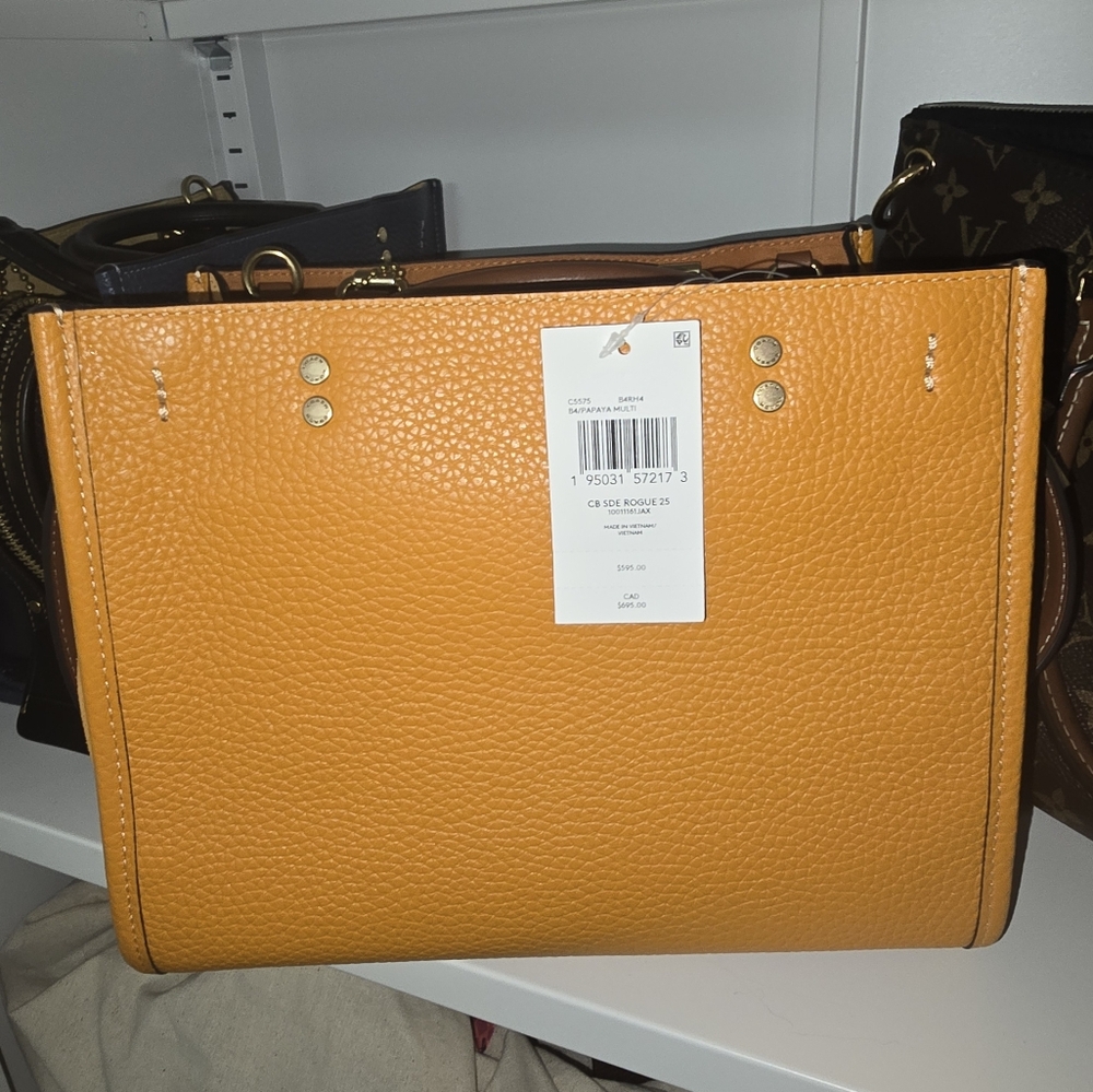 🚫SOLD ON ANOTHER PLATFORM 🚫Coach Rogue 25 papaya